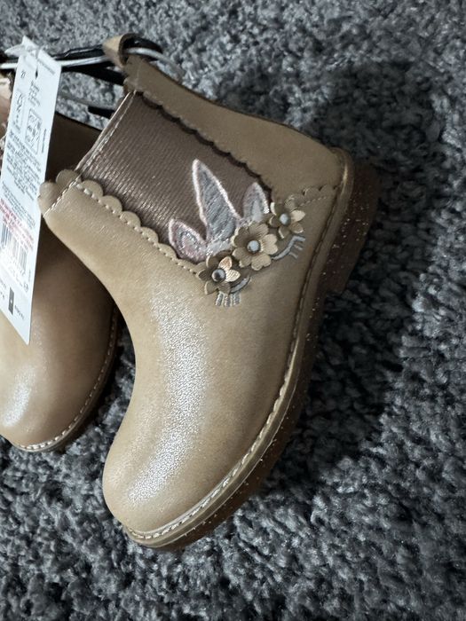 Botine noi cu eticheta:Fred&Flo marimi dispon:22,23,24,25,26,27,28