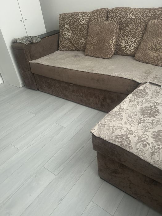 Диван в хорошим состоянии!