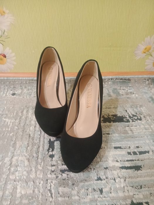 Продам туфли и уги. Есть вацап