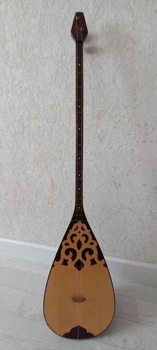 НОВЫЙ Домбыра по цене 20.000 СРОЧНО