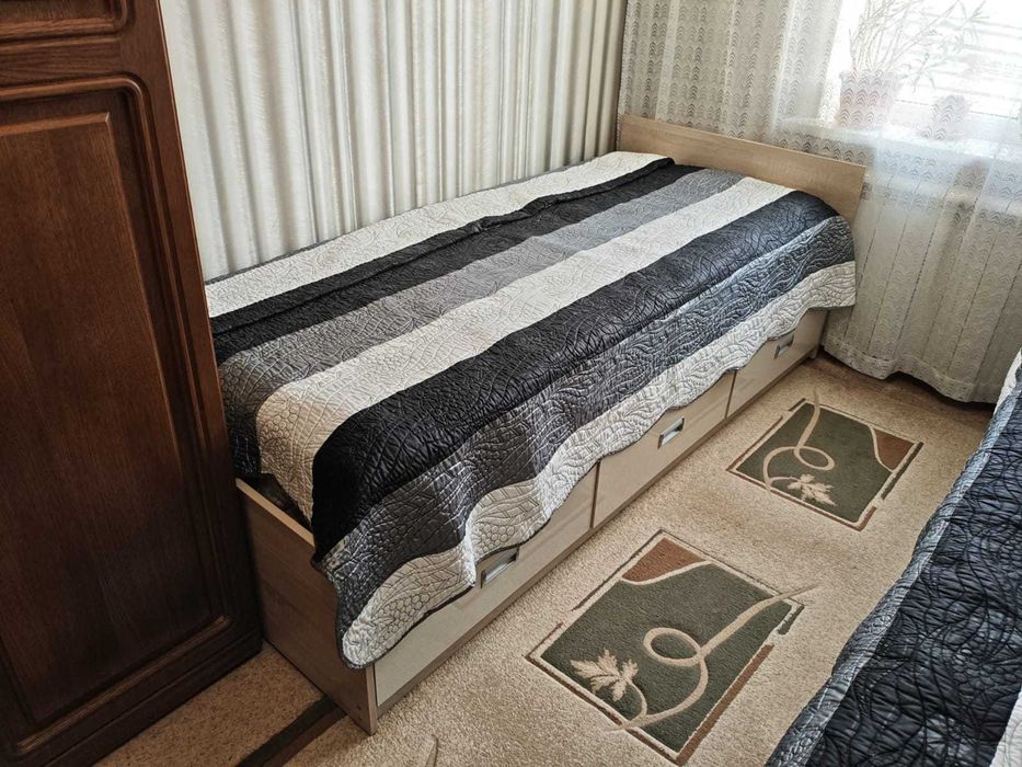 кровать с выдвижными ящиками