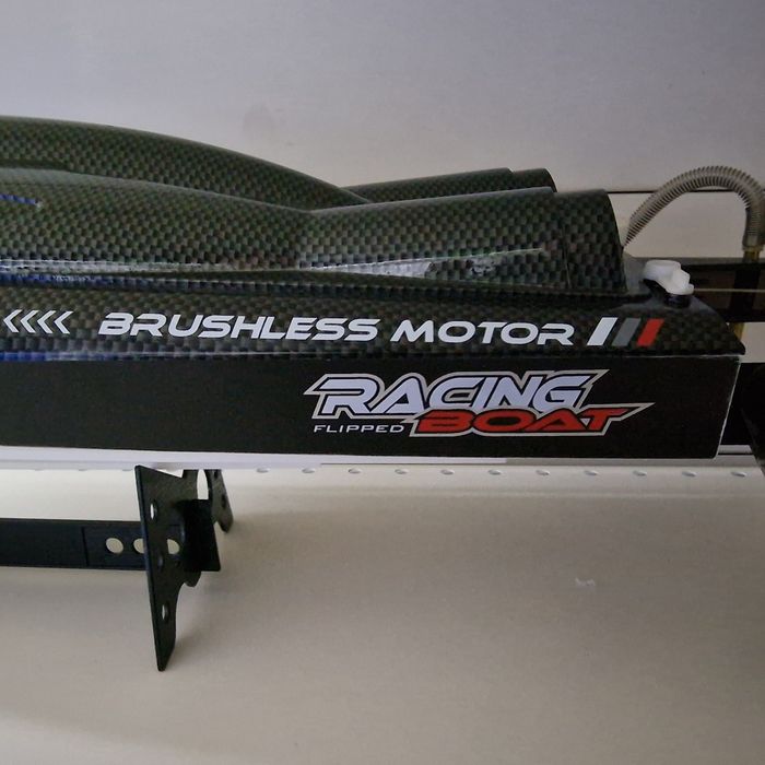 Радио управляемый катер