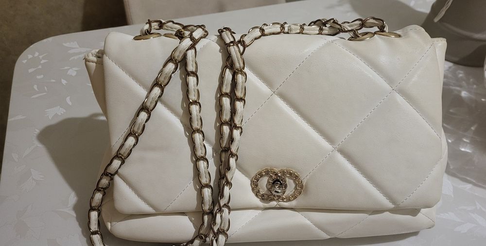 Дамска бяла чанта