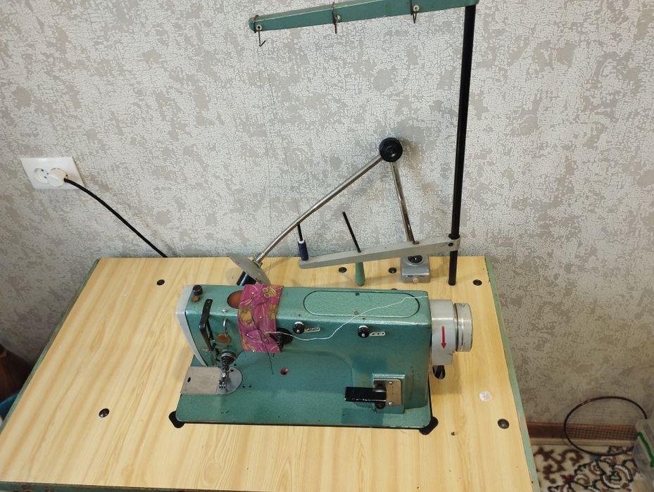 Продам швейную машинку.