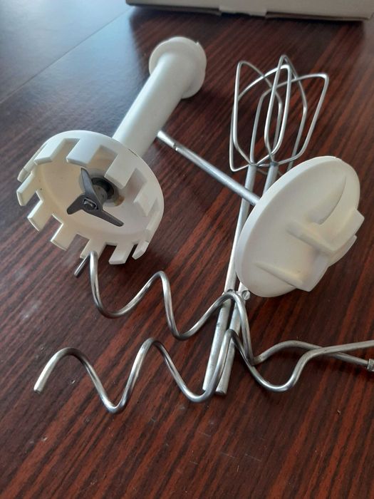 Електрически миксер, домакински с пасатор.