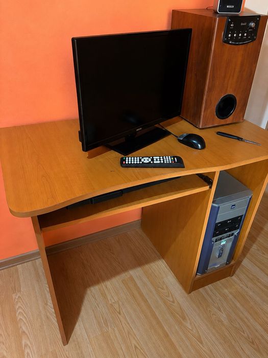Vand birou in stare buna