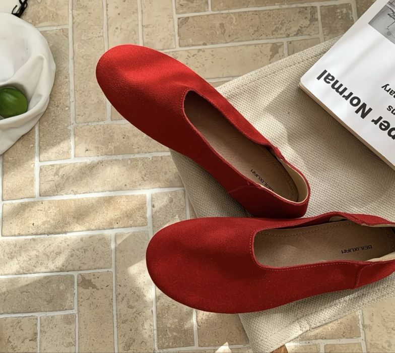 Красные замшивые балетки