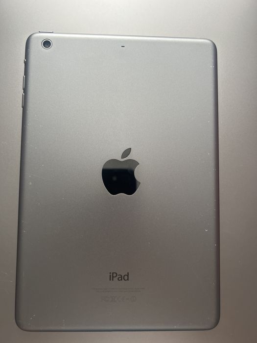 Vand ipad mini impecabil