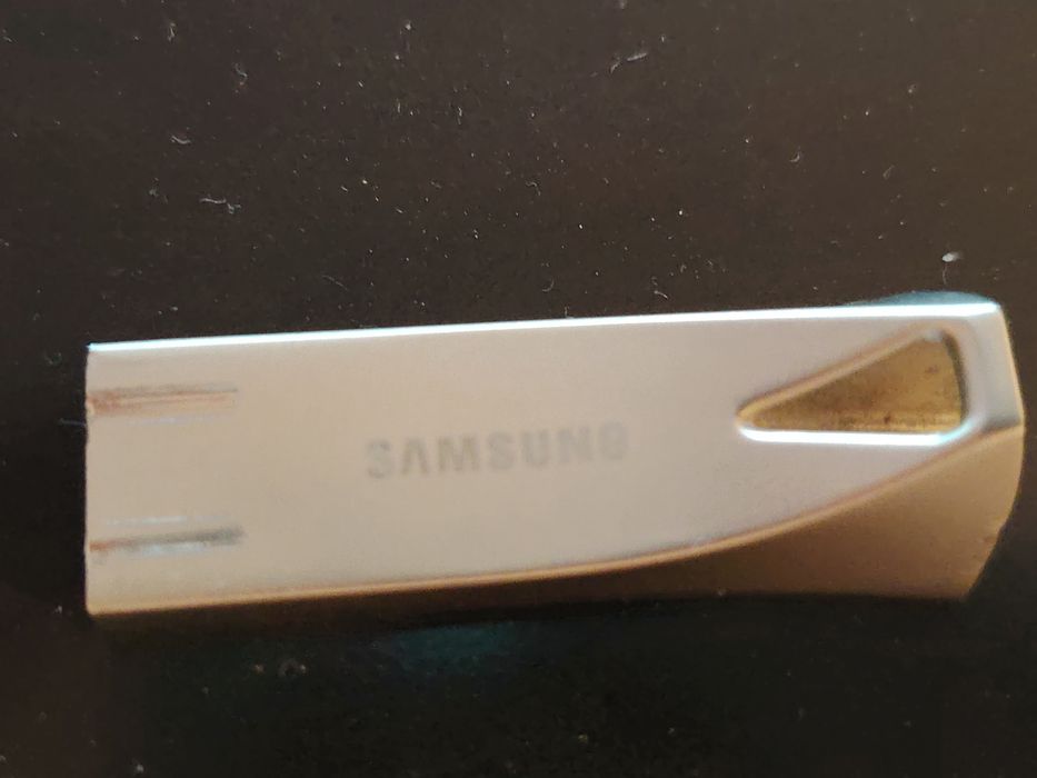 Продам флэшку 128 GB. Samsung
