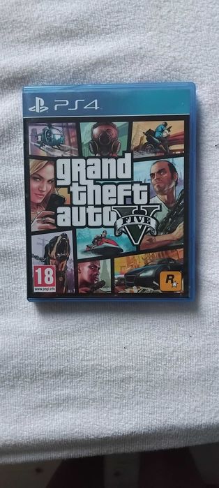 Продавам PS4 slim