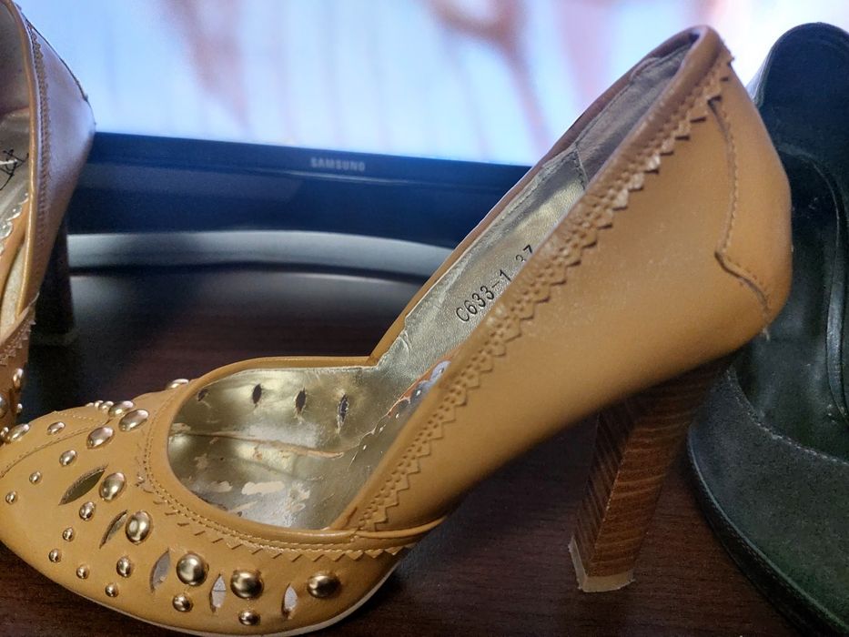 Pantofi piele deosebiți!