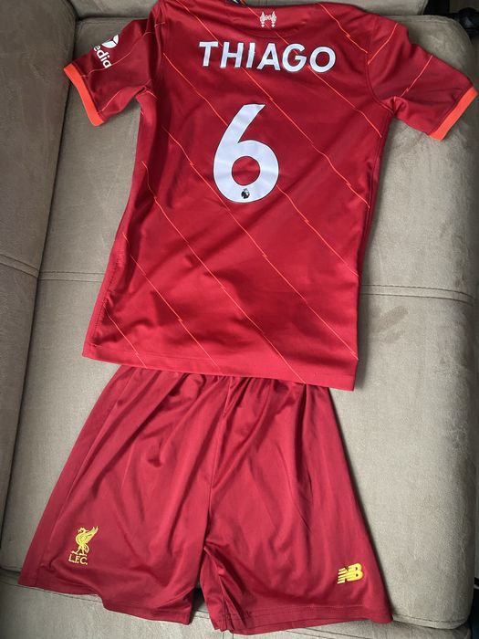 Детски тениски и шорти на Liverpool Foodbal Club