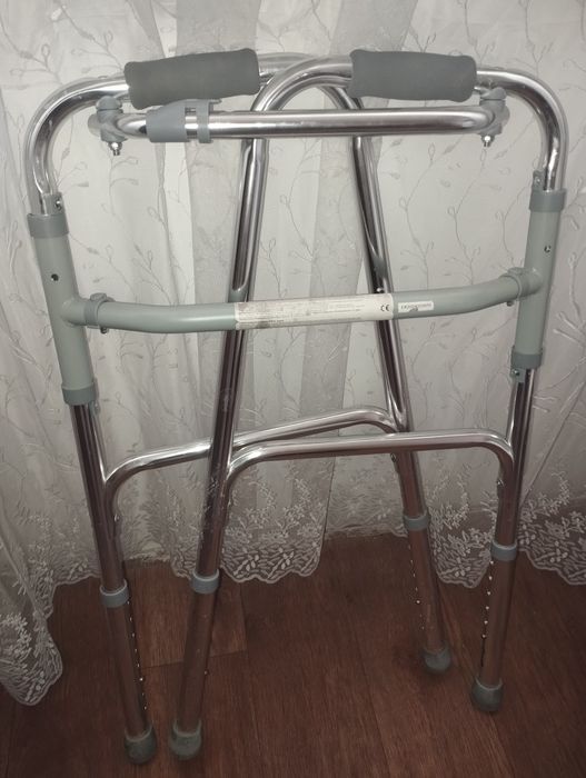 Продам стул для ванной