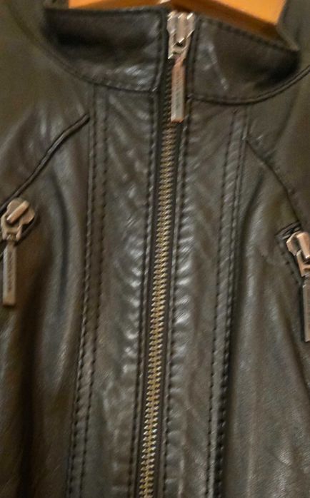 Дамски  , кожени  , черни якета , естествена кожа. По 130 лв.