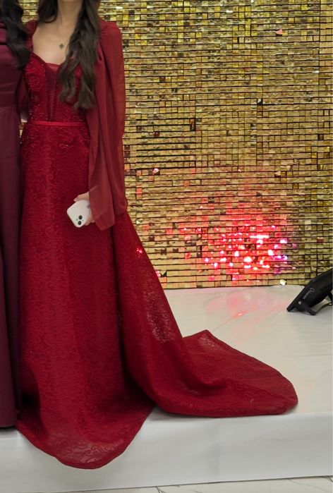 Платья очень в хорошем состояния !