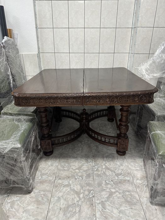 Masa cu scaune  plus un birou vintage