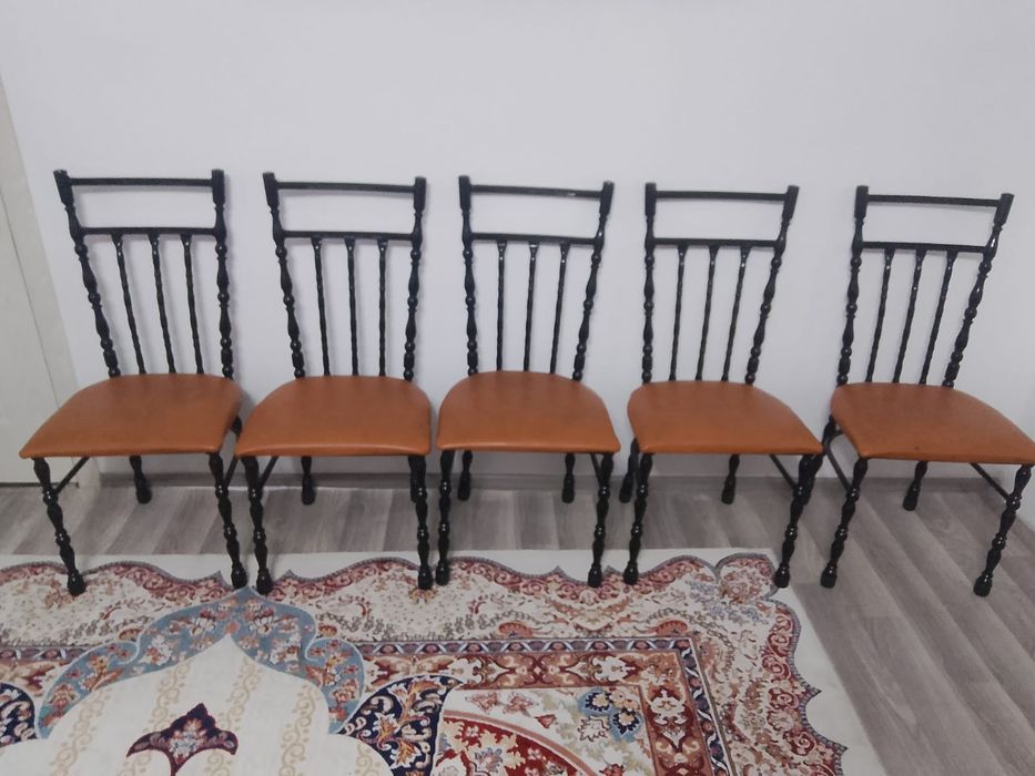 Стулья продаю срочно