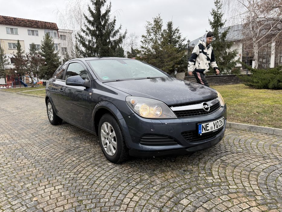 Opel Astra GTC 2010