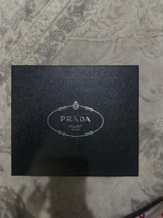 Geantă PradGeanta Prada - Nouă, cu cutie şi săculeț de praf (Dustbag)