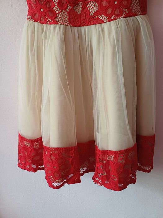 Rochie eleganta scurta cu dantela, rosu+crem