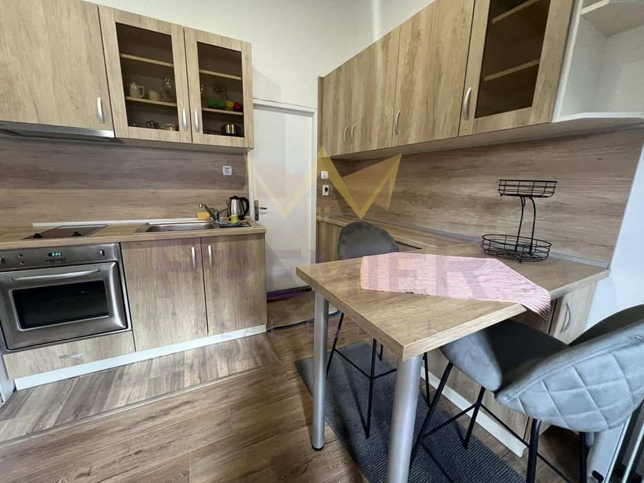 Дава се под наем Ателие в Варна, Колхозен пазар - 35 кв.м за 378.93 € - Снимка #1