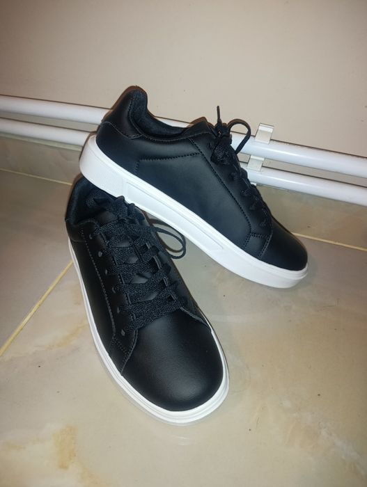 Чисто нови унисекс кецове. Бели и Черни