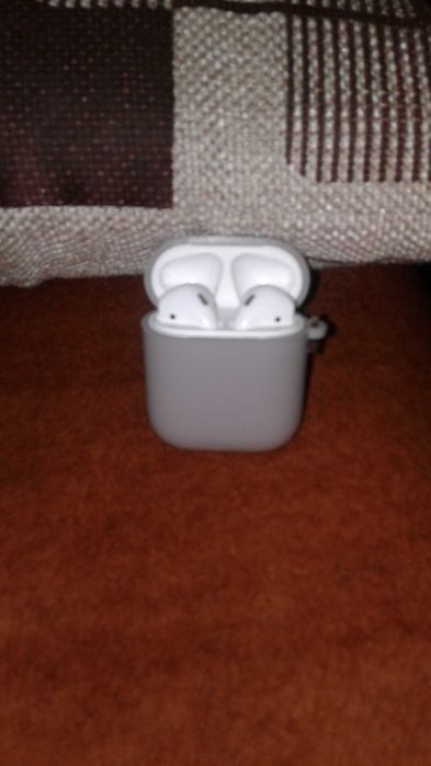 продам наушники Airpods