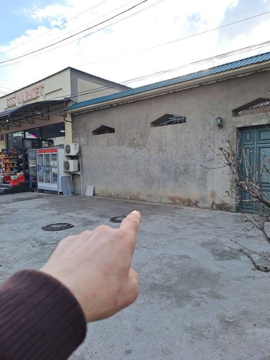 Куча юзасидан 1,6 сотих уй сотилади, тижорат ёки бизнес учун. Олмазор