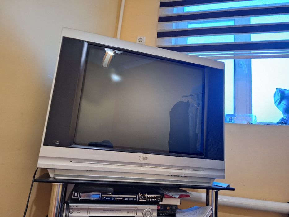 Televizor sotiladi