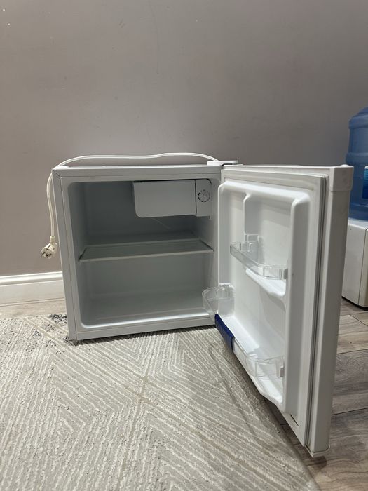 Мини бар холодильник в отличном состоянии
