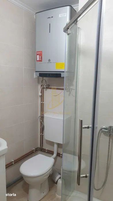Apartament de 3 camere, decomandat, 68 mp., zona Han