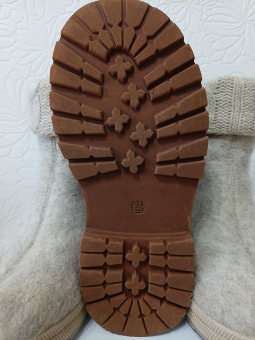 Продам валенки и демисезонные ботинки