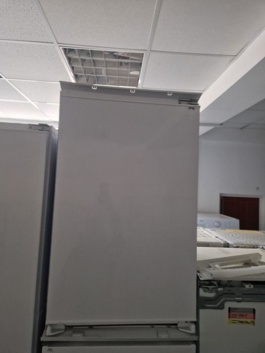 Хладилник за вграждане Inventum 85см А++