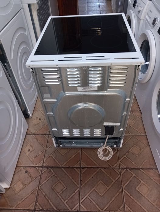 Тясна 50 см печка с керамичен плот Gorenje  с две години Гаранция!