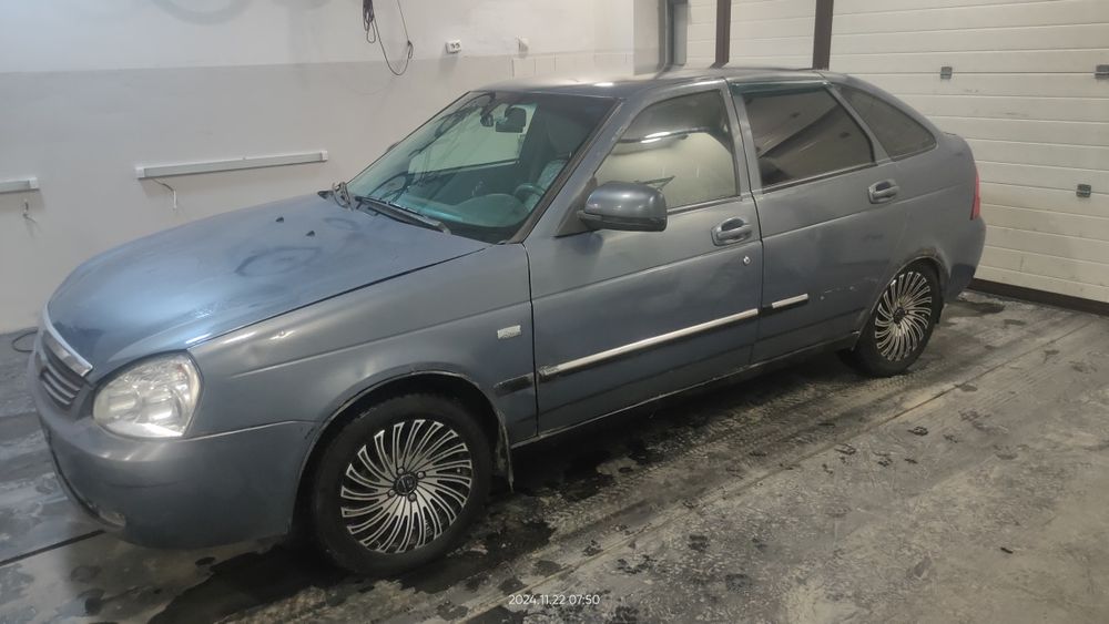 Продам автомобиль ваз 2172 приора.