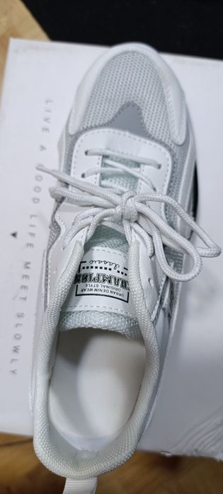 Кроссовки 40р 7000тг