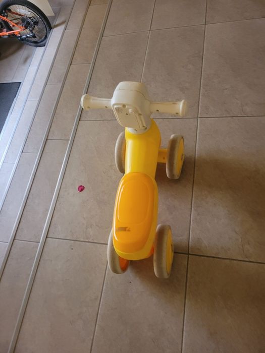 Vand tricicleta echilibru cu 4 roti cu melodii. Doar in Reșița, nu livrez prin curier sau OLX.