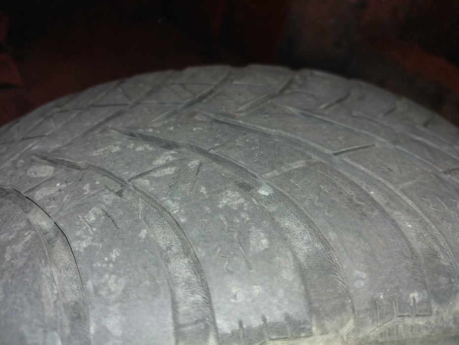 Jante aliaj originale cu anvelope de iarna 185 60 r14 Skoda Fabia