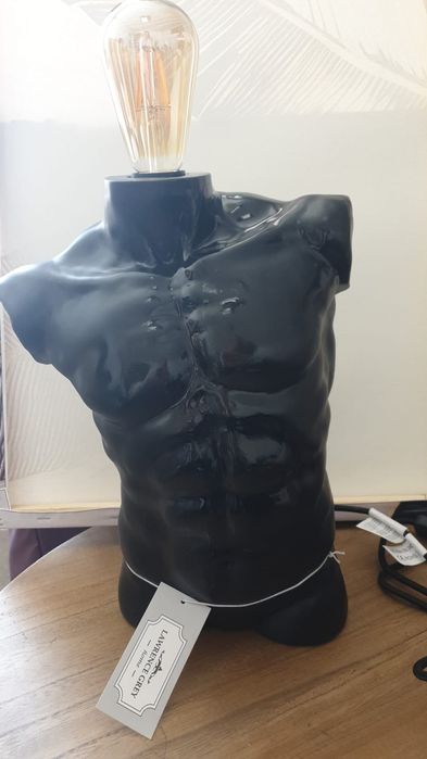 Lampa de masa de la Lawrence Grey Home