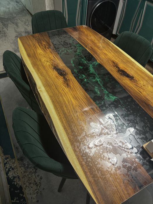 Продам стол и стулья