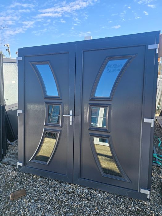 usi gri antracit 2m/2m pret 3600 lei sunt noi