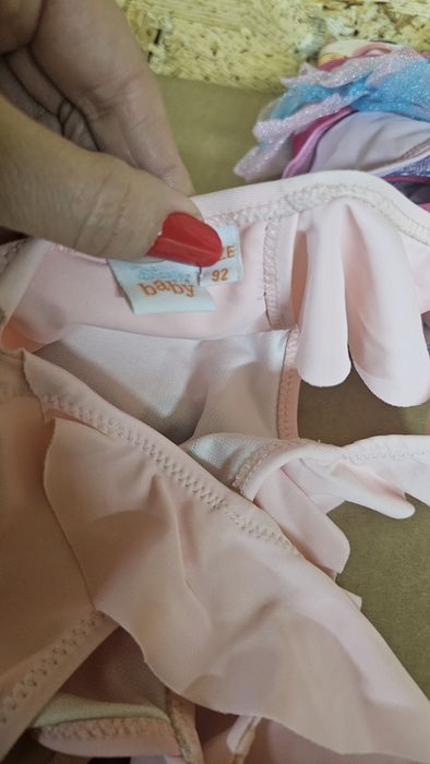 Lot costume de baie fetite  mar 92 + papucei tip Crocs mar 24