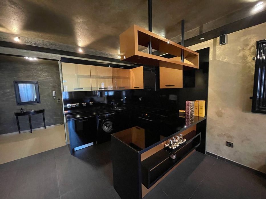 Дава се под наем Двустаен апартамент в Пазарджик, Идеален център - 80 кв.м за 850 € - Снимка #1