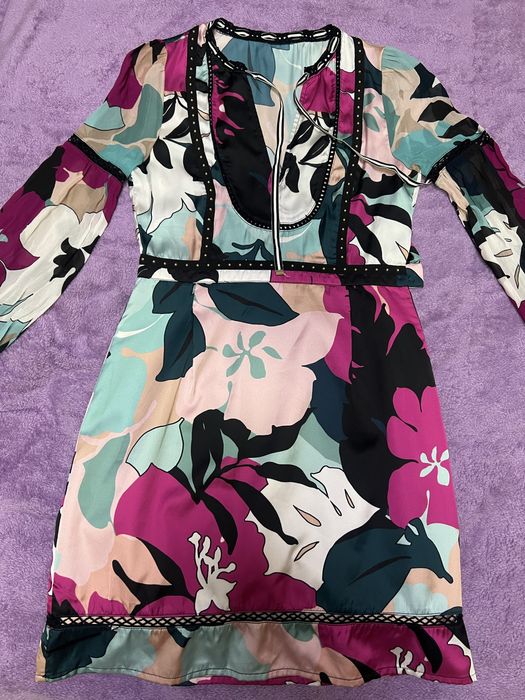 Платья, шорты, футболки.