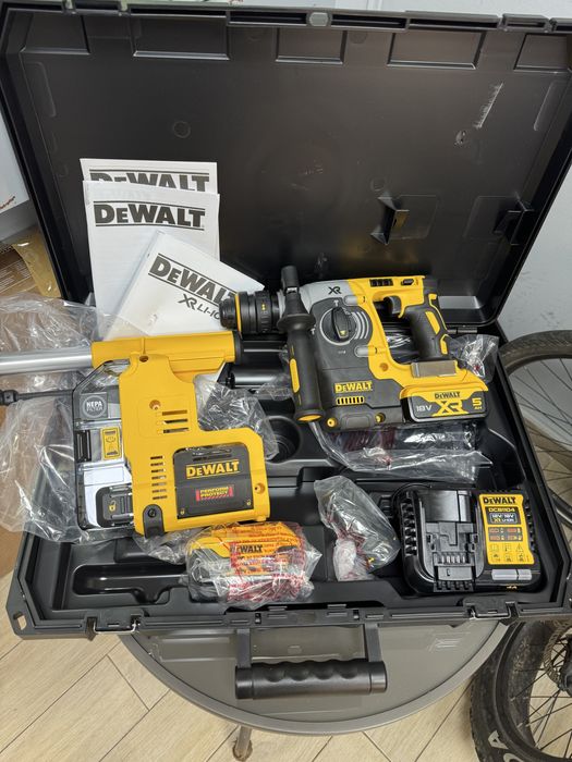 Ciocan rotopercutor cu aspirator Dewalt DCH275