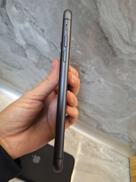 IPhone 11 64 Gb black черен КАТО НОВ