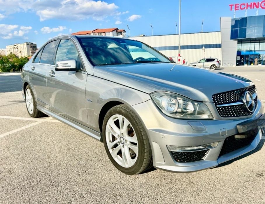 W204 Предна броня C63 AMG Led светлини решетки