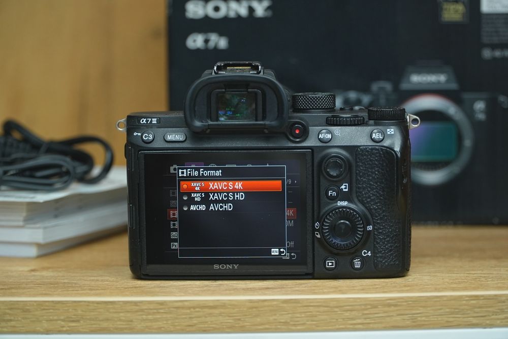Sony A7 III 4K 24-105mm F4 OSS G master yaxshi holatda