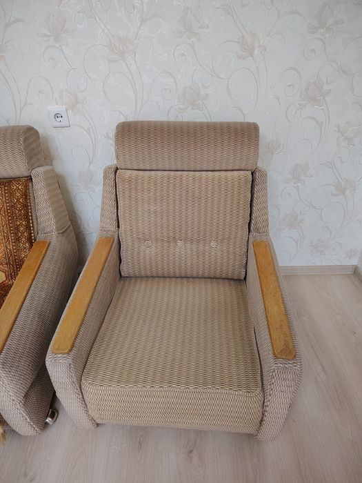 Продам два кресла.