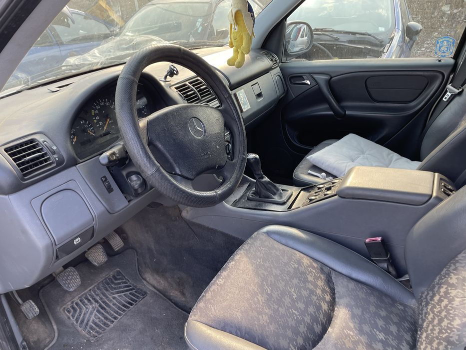 Мерцедес МЛ 163 2.3 бензин ръчка На Части